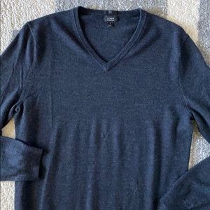 J crew men’s V neck sweater merino wool